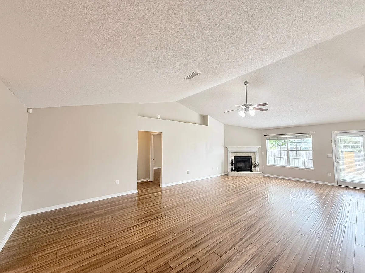 Building Photo - 4766 Thousand Oaks Blvd