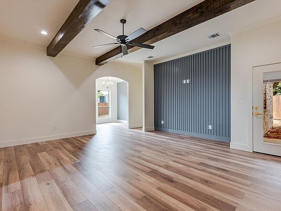 3rd image of 119 Clover Cir
