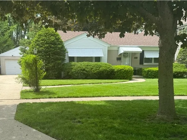 670 Deerpath Dr, Deerfield, IL 60015