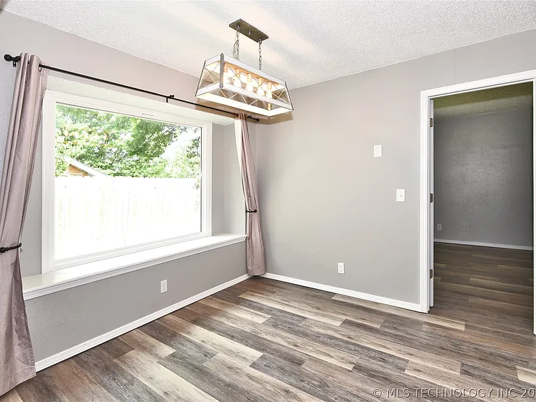 1339 E 138th Pl — Photo 8
