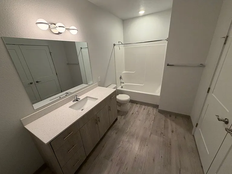 Nathan Apartments — Photo 35