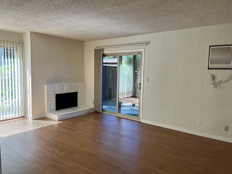 1217 Montego — Photo 5