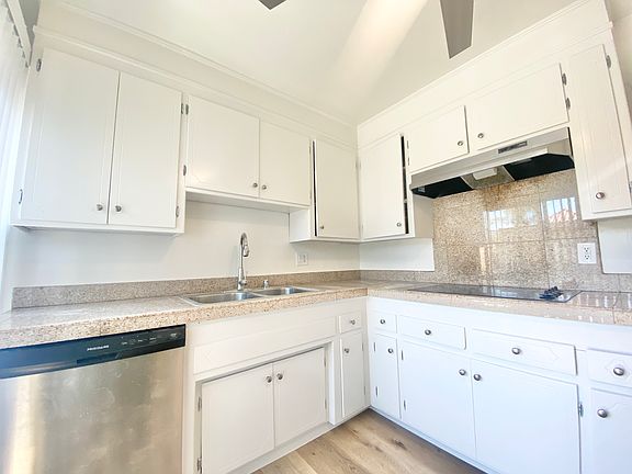 4th image of 919 N Alfred St APT 305