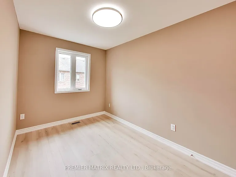 37 Shiff Cres — Photo 25