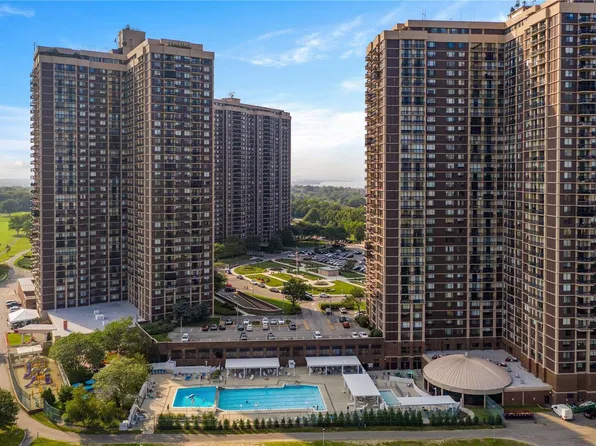 27110 Grand Central Parkway #3K, Floral Park, NY 11005