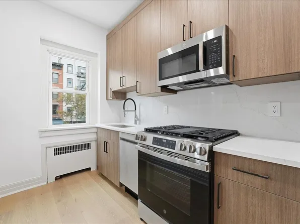 1027 Washington Street image 1 of 19