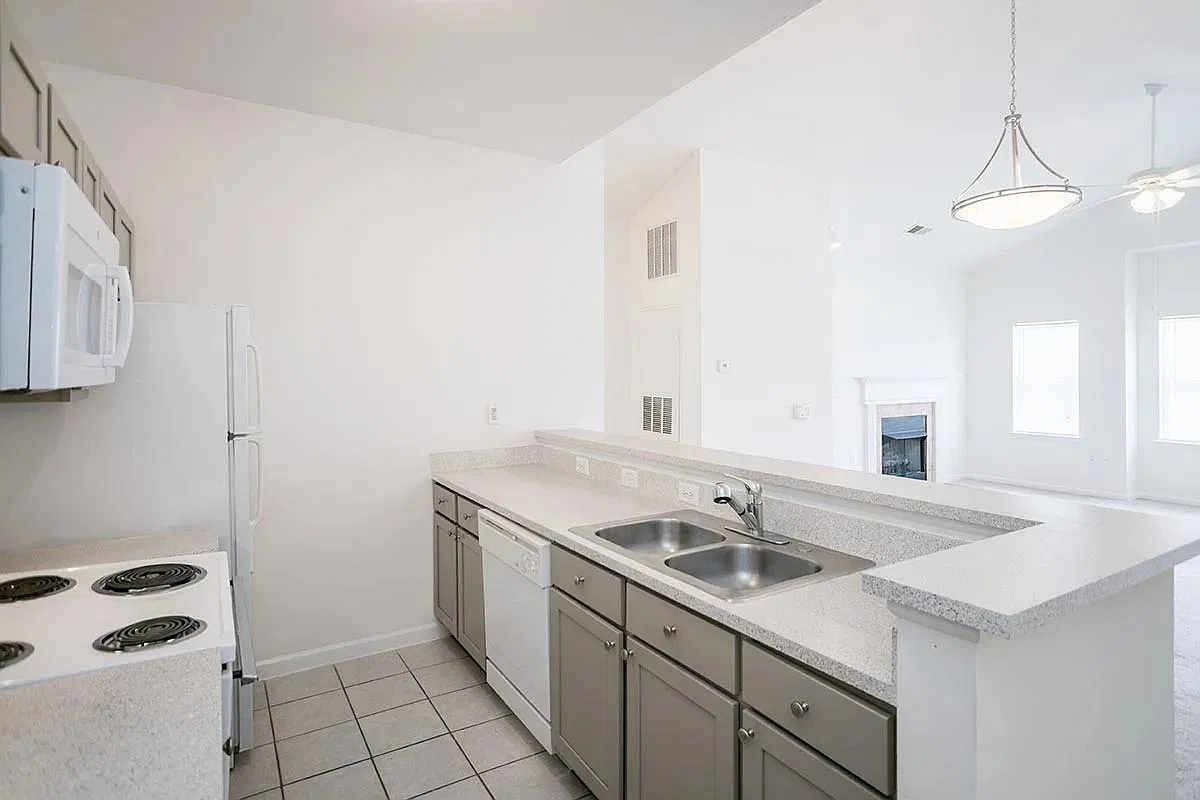 2 bed, $1,420 — Photo 2