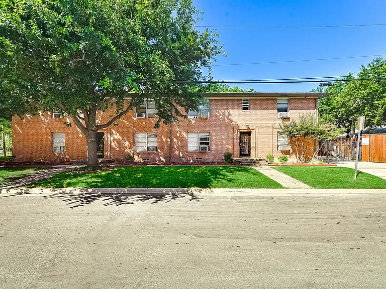4602 Swiss Ave — Photo 3