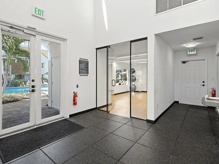 Sheridan Ocean Club Apartments — Photo 26