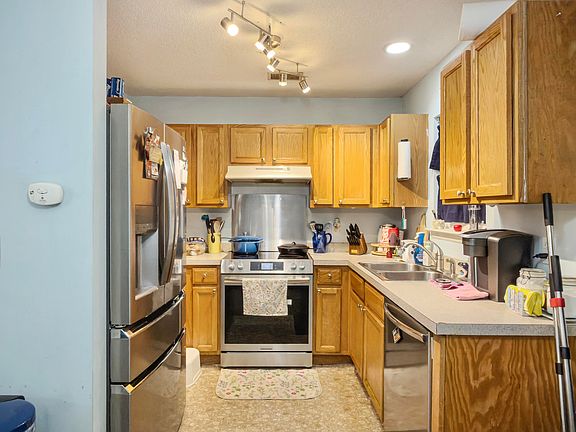3rd image of 8056 Shadow Oak Dr