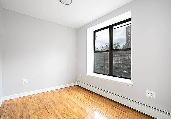 3rd image of 449 W 125th St APT 4C