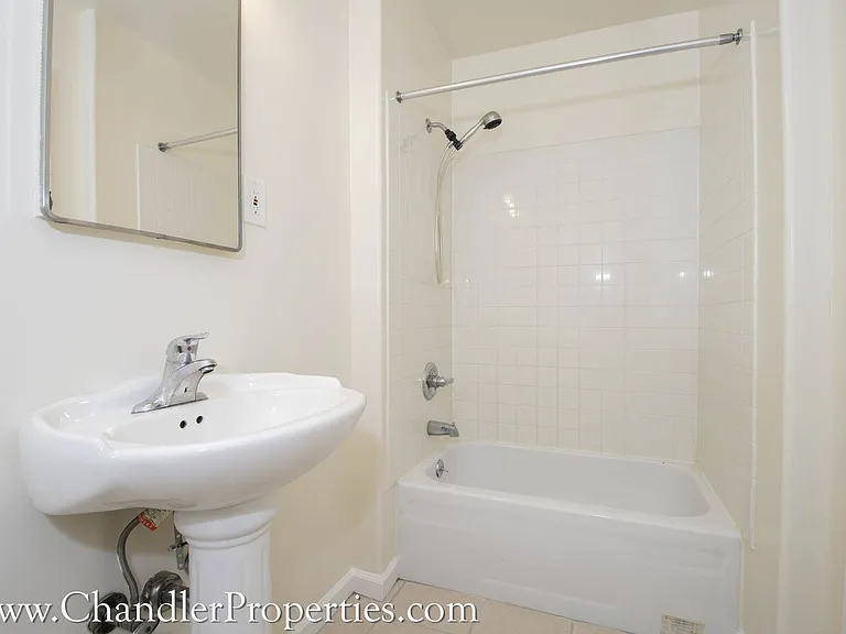 1911 Greenwich St — Photo 6