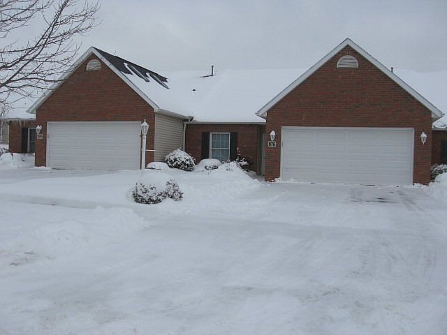 2nd image of 876 Oakbrook Dr