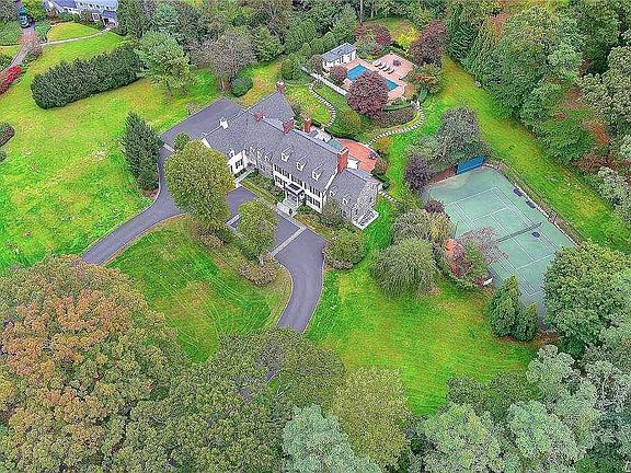 2nd image of 334 Meadow Ln