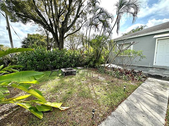 3rd image of 1147 15th Ave N Unit A