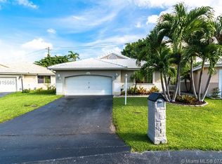 15221 Norfolk Ln, Davie, FL 33331