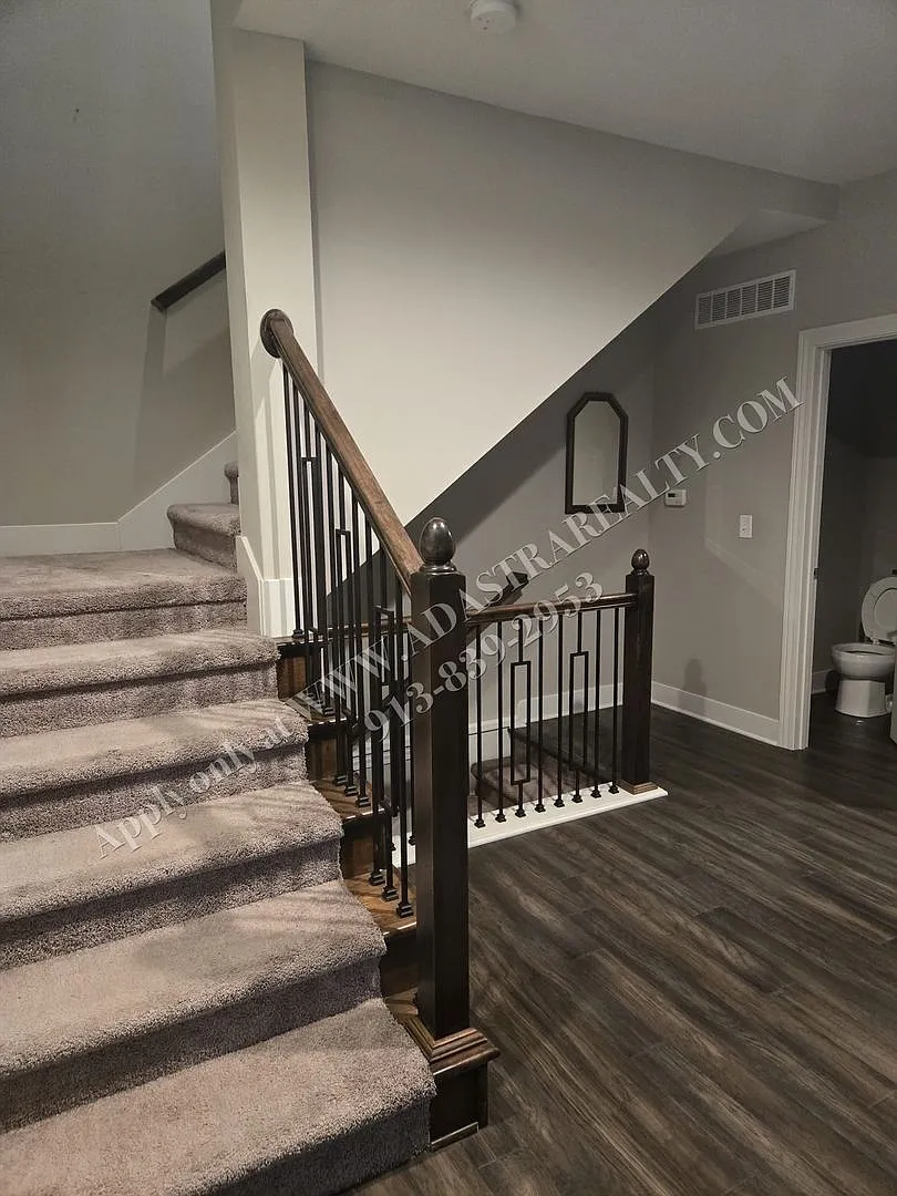 Beautiful Like New Townhome in De Soto-Coming SOON!! — Photo 2