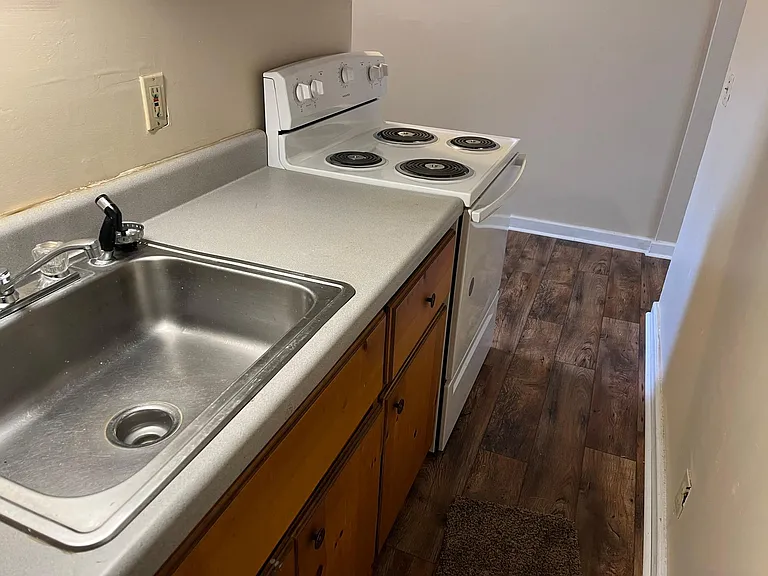 320 Fraser Cir #2 — Photo 6