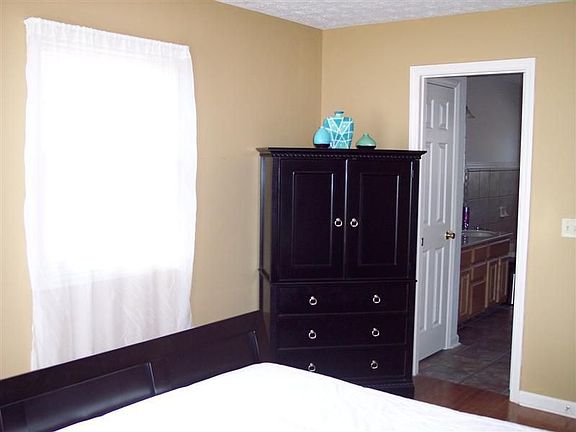 5th image of 132 Mitchell Creek Dr
