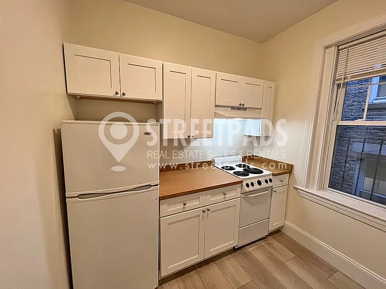 33 Park Dr #12 — Photo 1