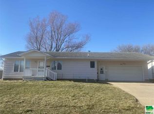 721 S 1st St, Akron, IA 51001