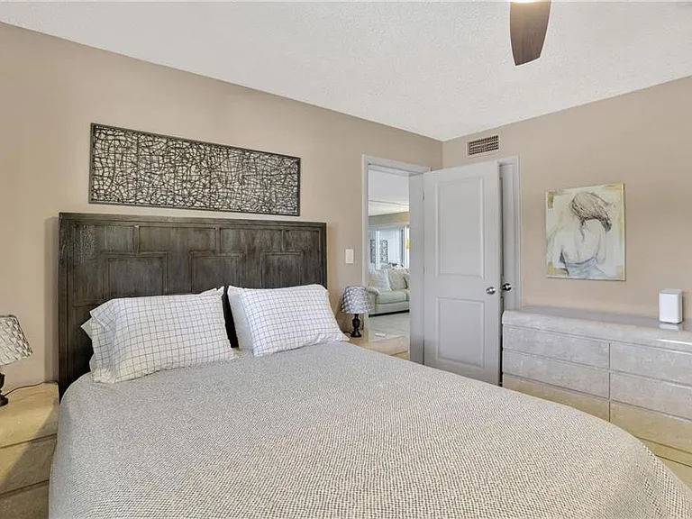505 N Riverside Dr #4 — Photo 10