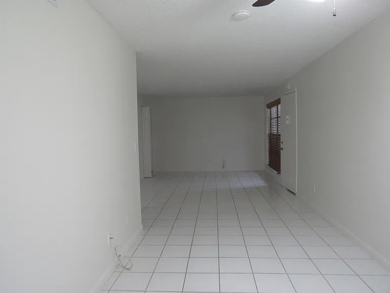 2110 SE Edler Dr — Photo 3