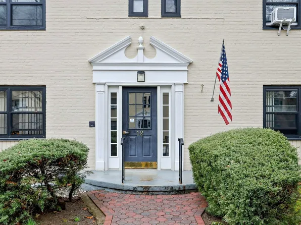 12 Field End Lane Apt 1, Eastchester, NY 10709