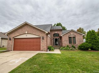 44 Mill Creek Ave, Lapeer, MI 48446