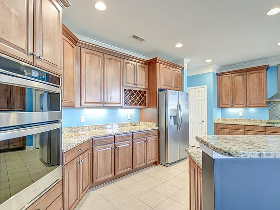 4th image of 406 Town Woods Trce