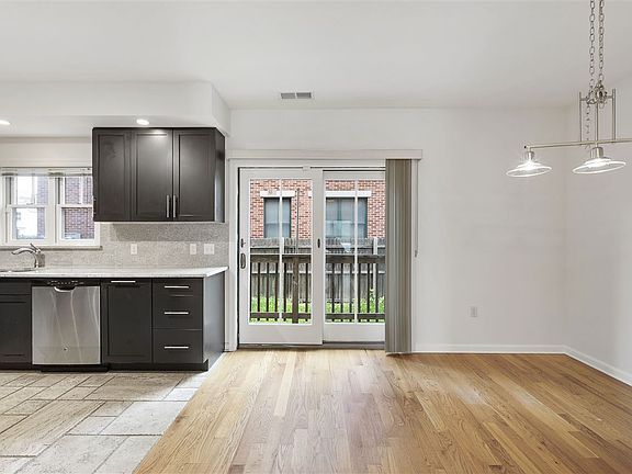 4th image of 456 Pacific Ave #1