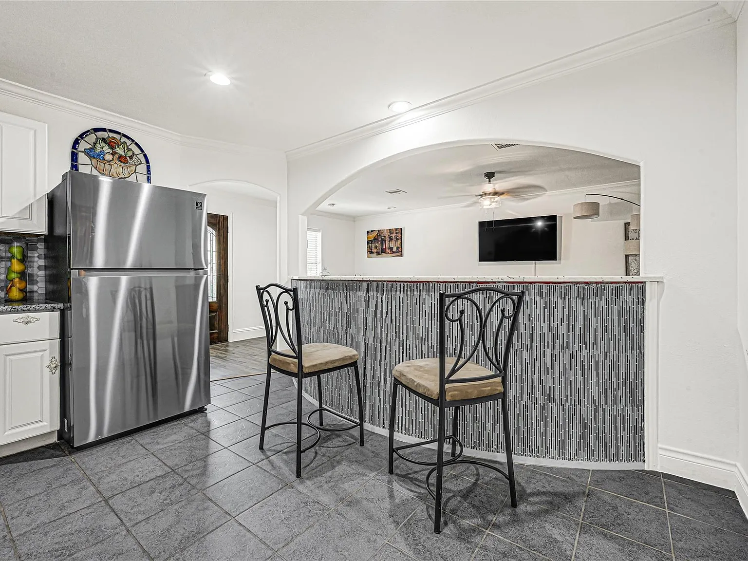 2 bed, 1.0 bath, 630 sqft, $2,000 — Photo 3