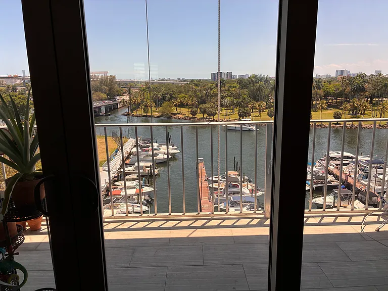 1700 NW North River Dr #808 — Photo 5