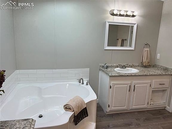 3rd image of 925 Desert Cir