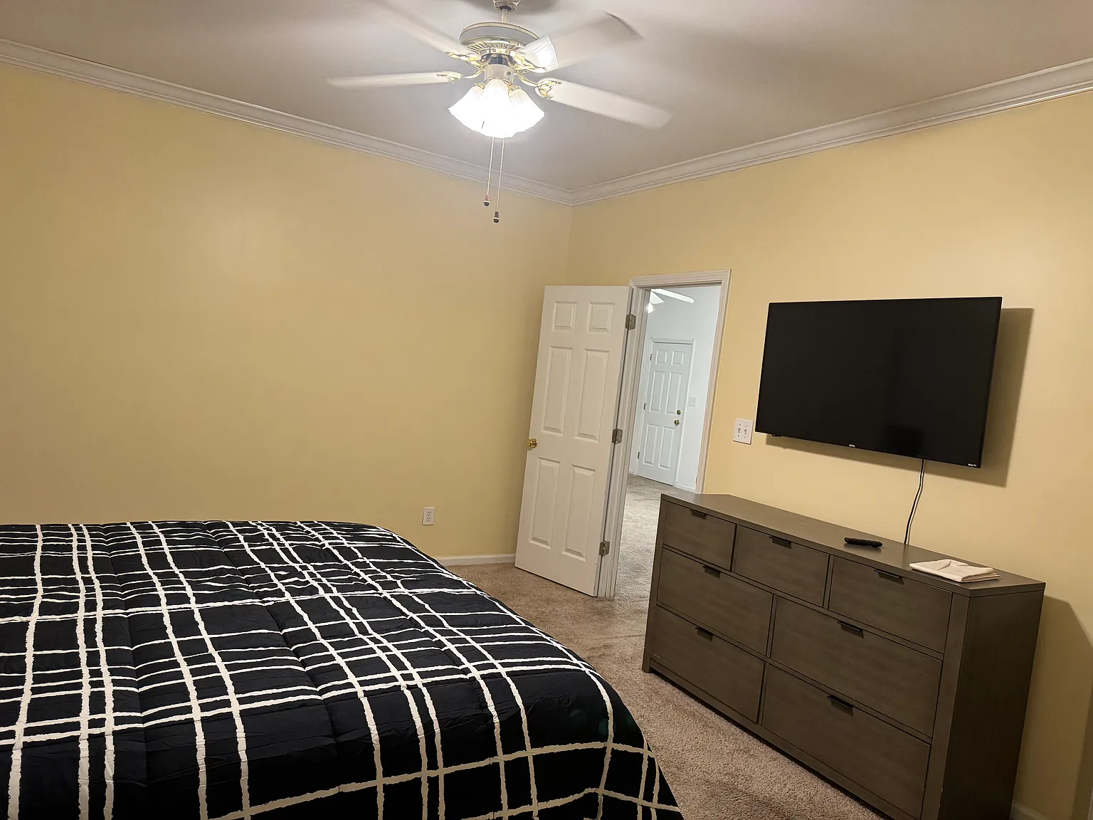 3 bed, 1625 sqft, $2,500 — Photo 4