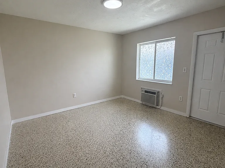 1040 W 28th St #2 — Photo 7