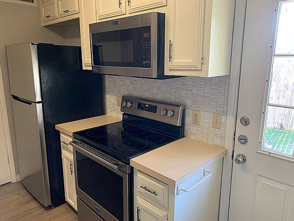 3rd image of 118 Graystone Pl
