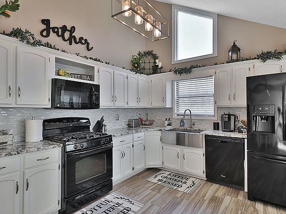 5th image of 1240 Hollytree Ln