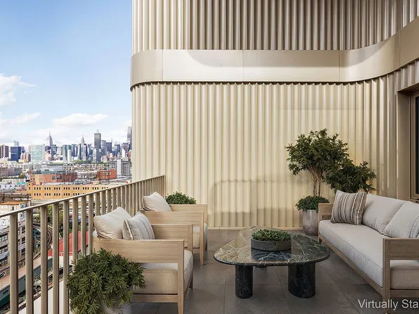 2401 Queens Plz N #1402, Long Island City, NY 11101