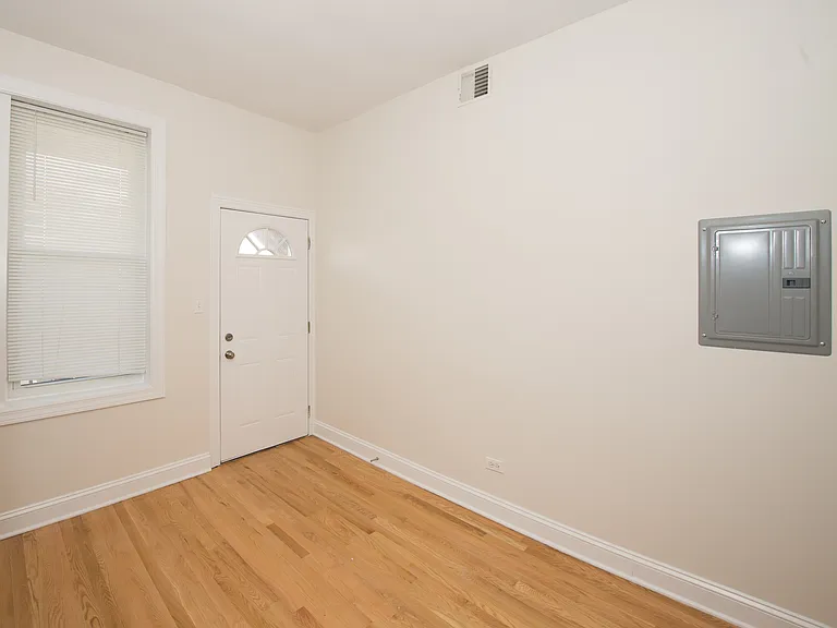 2724 W Division St #2R — Photo 5