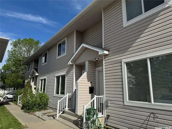 UNIT 2-802 K AVENUE N, Saskatoon, SK S7L 2N1
