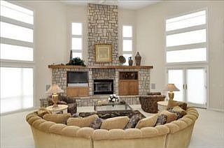 3rd image of 52 Lynwood Dr