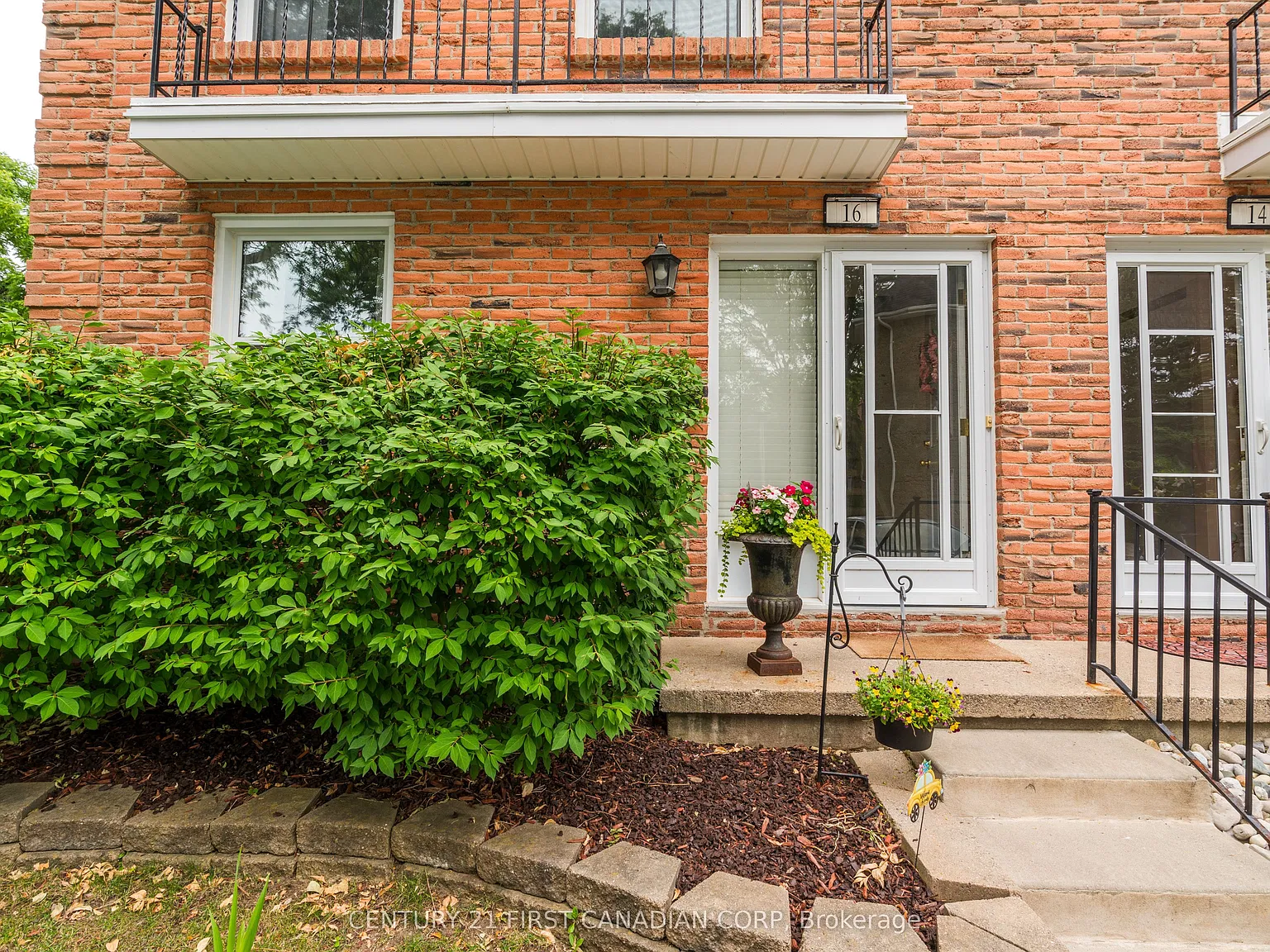 3 bed, $2,400 — Photo 1