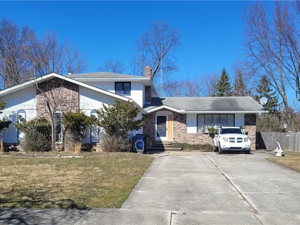 965 Primrose Dr, Seven Hills, OH 44131