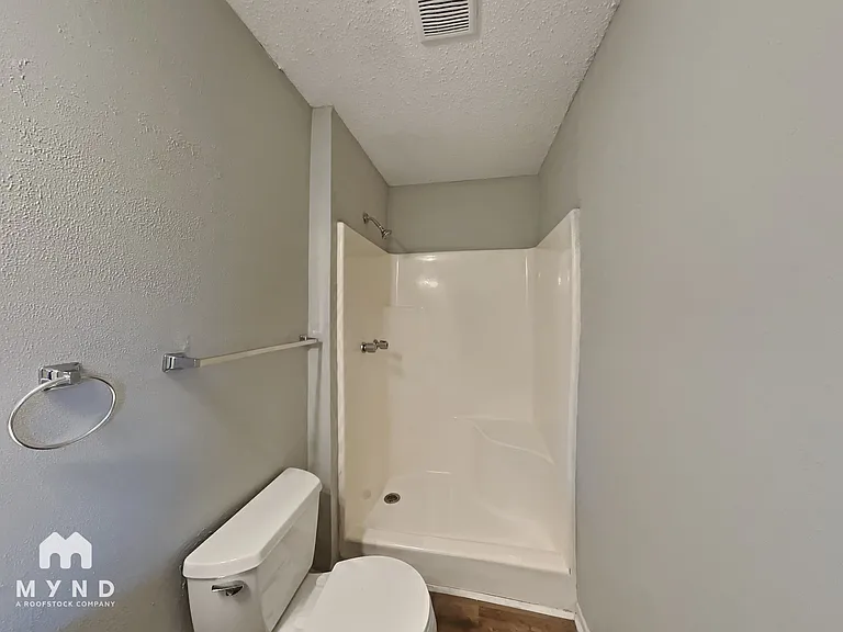 5910 Honeysuckle Cir — Photo 10
