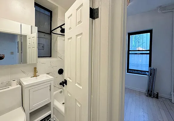 Rented by Pear NYC LLC | media 7