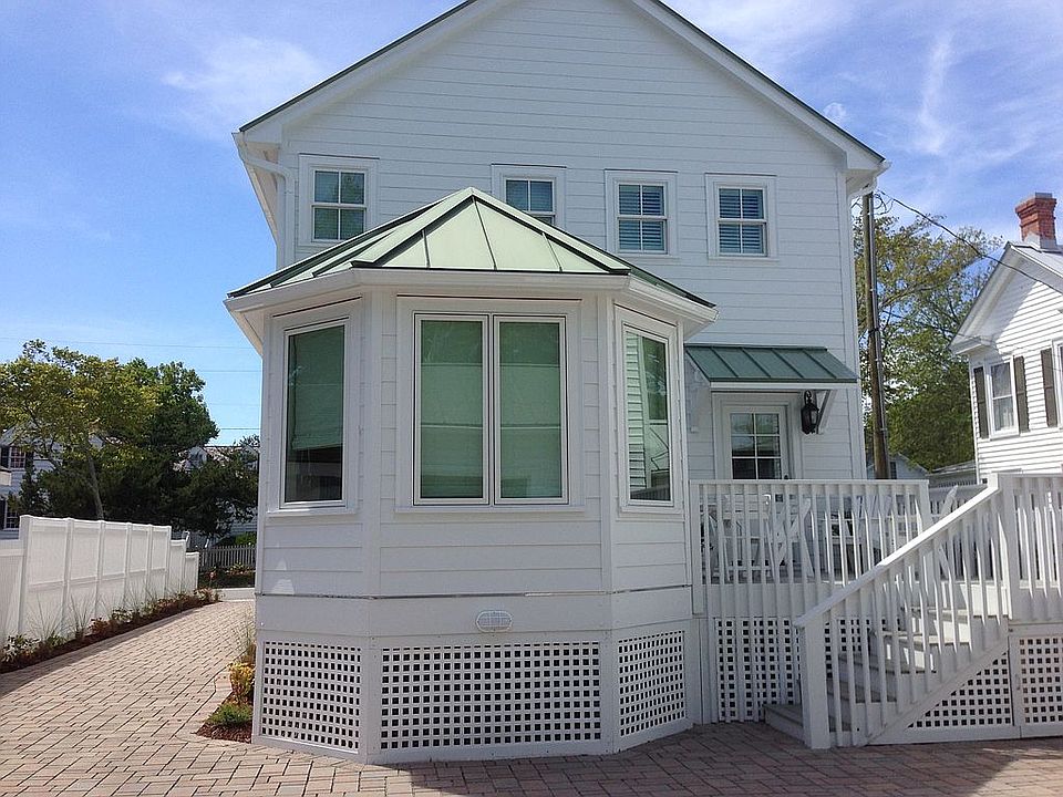 2nd image of 202 Pollock St
