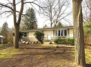 708 Carnes St, Fenton, MI 48430