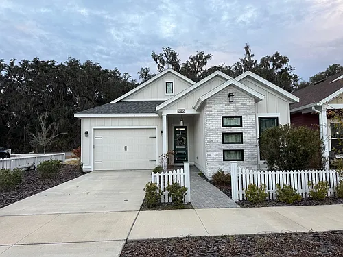 1016 NW 132nd Blvd Photo 1
