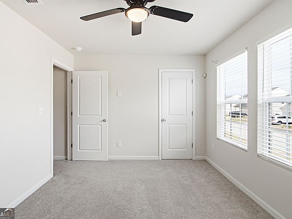 4th image of 146 Maple Dr